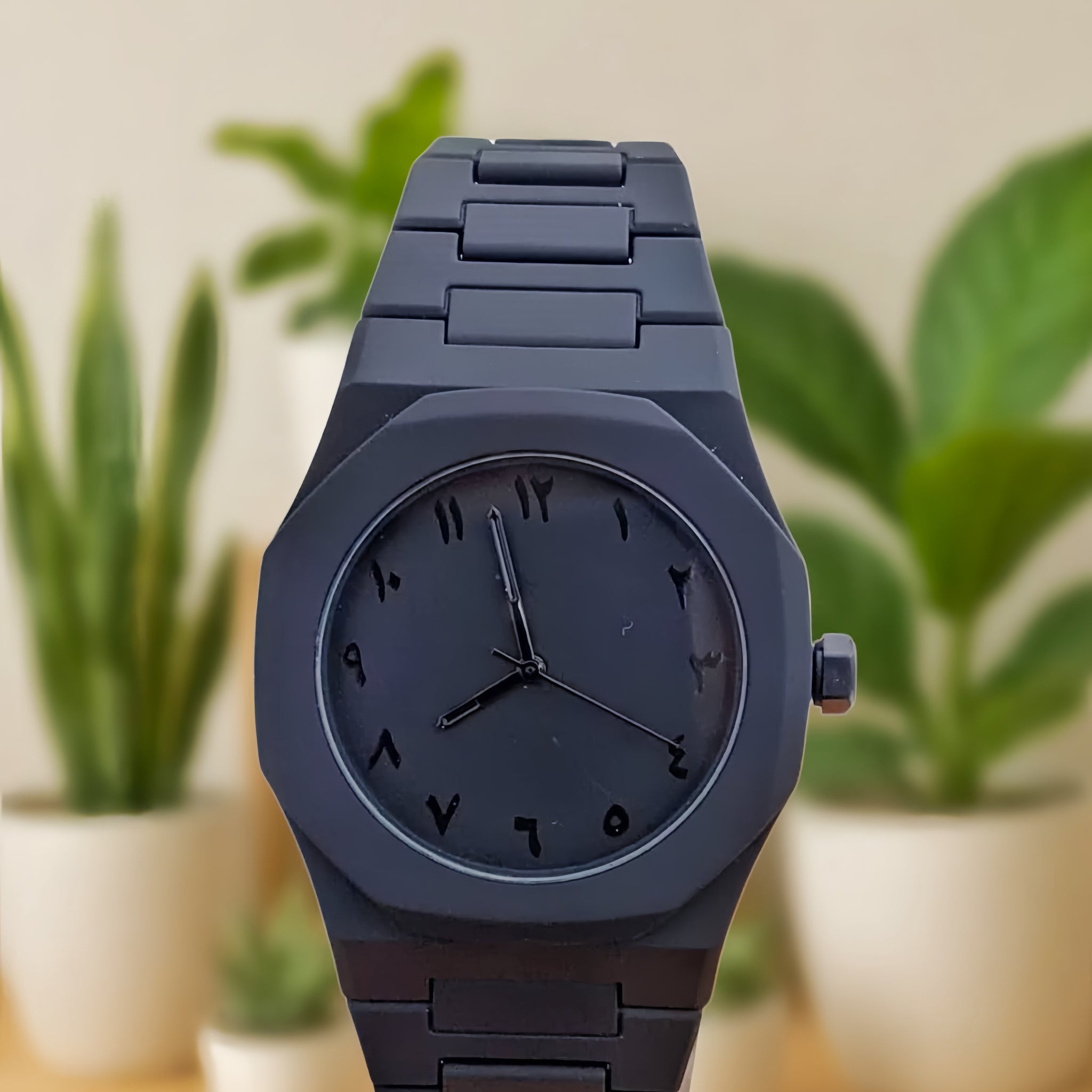 Black Aura Arabic Quartz Watch – Lightweight & Stylish